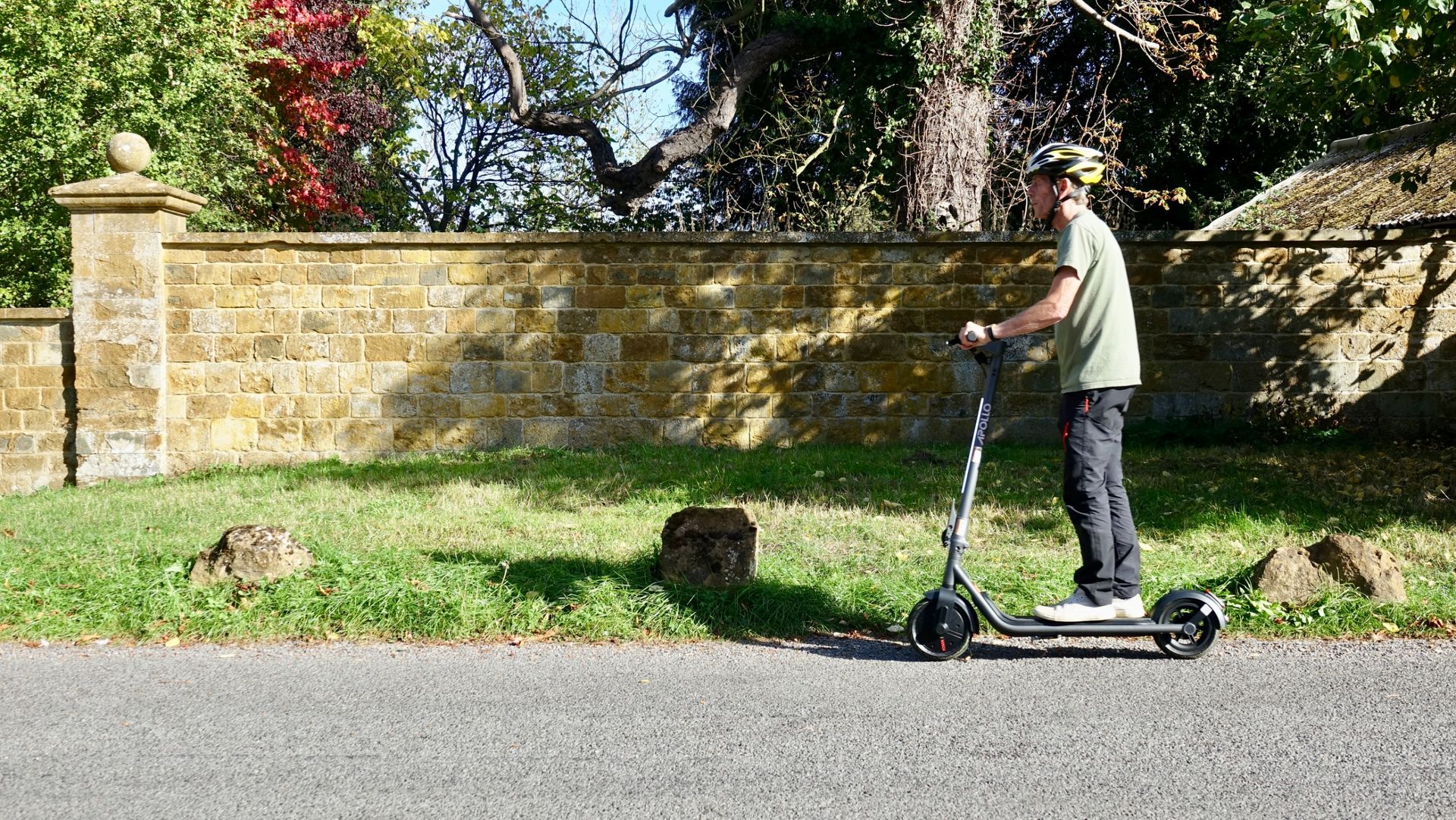 Apollo Dash electric scooter review: Stunning entry-level e-scooter with features aplenty