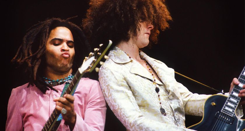 Lenny Kravitz and Craig Ross jam it out together onstage