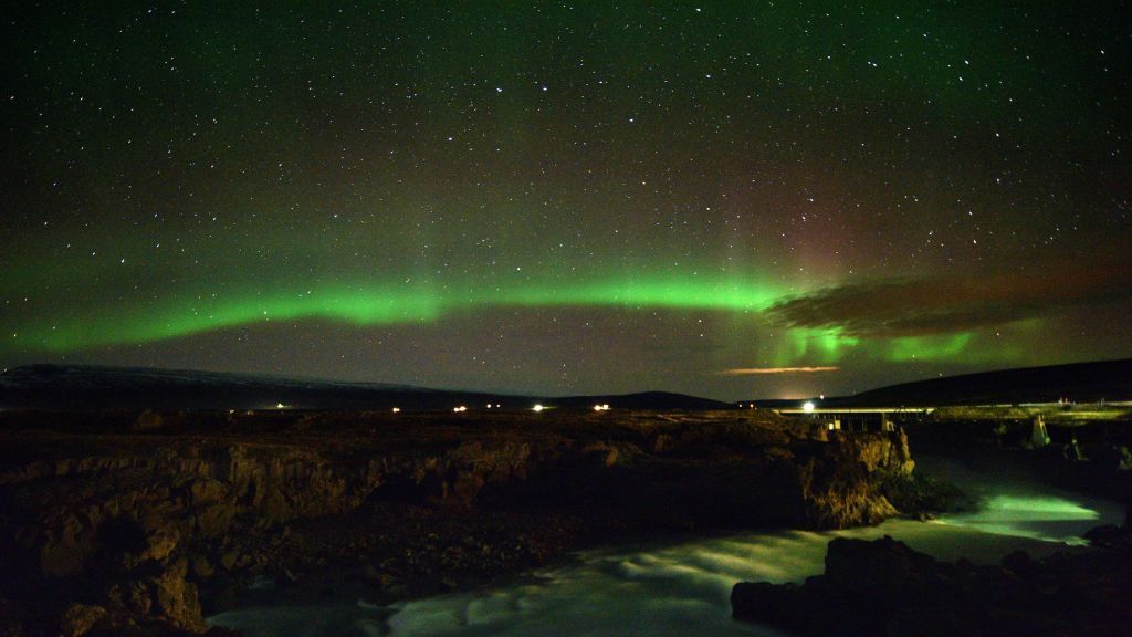 Aurora, Nature, Green, Night, Natural landscape, Atmosphere, Space, Atmospheric phenomenon, Star, Astronomical object, 