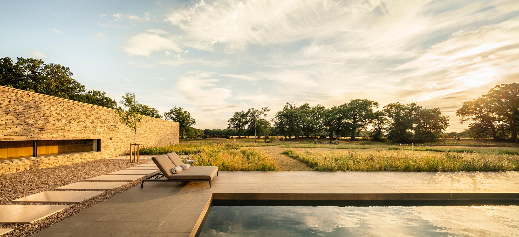 meadow house, a modernist inspired pavilion like house structure in the flat English countryside