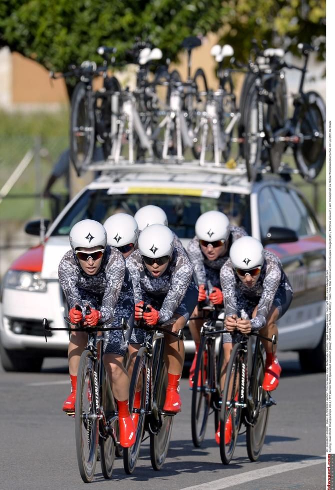 Specialized-lululemon on their way to gold in the women's TTT