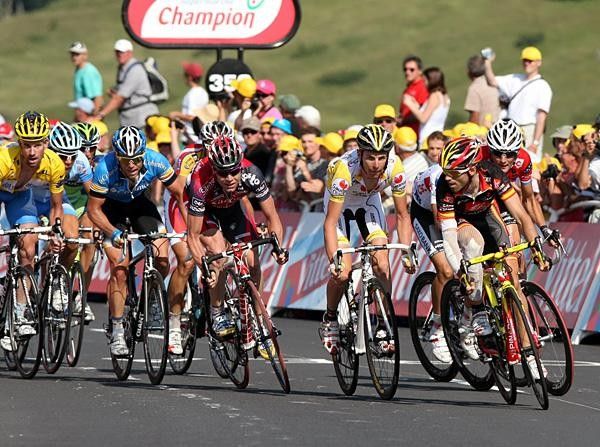 The favourites round the final corner all together at 300 metres to go.