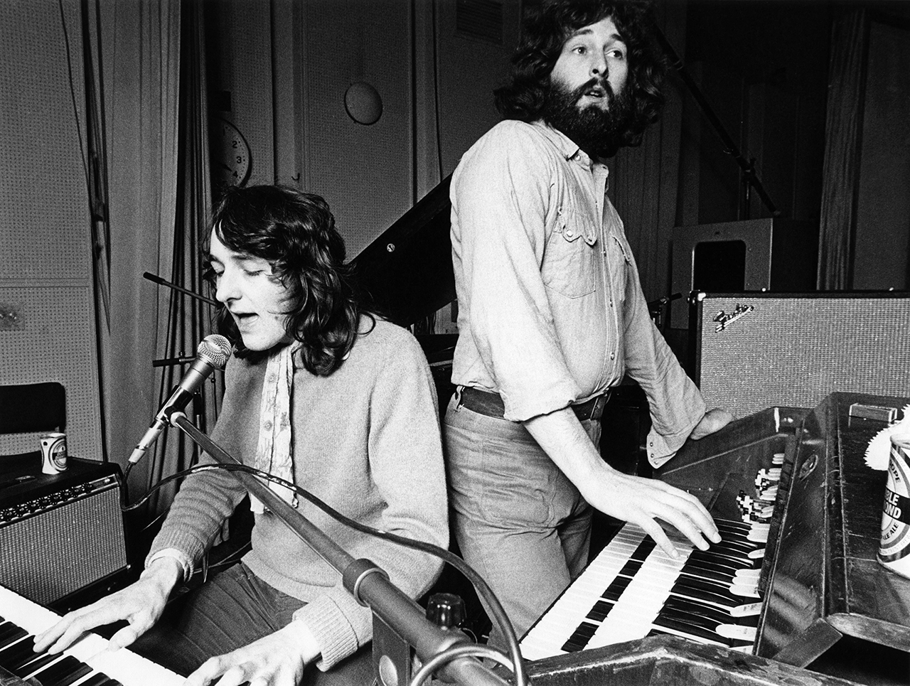UNITED KINGDOM - JANUARY 15: OLYMPIC STUDIOS Photo of Rick DAVIES and Roger HODGSON and SUPERTRAMP, L-R: Roger Hodgson, Rick Davies in rehearsal (Photo by Fin Costello/Redferns)