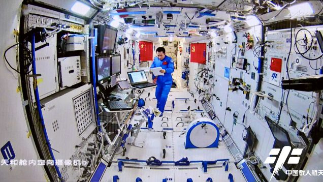 Phi hành gia Trung Quốc hạ cánh sau sứ mệnh lịch sử kéo dài 3 tháng tới trạm vũ trụ mới