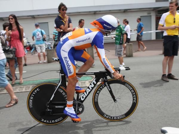 Carlos Barredo (Rabobank) heads for the start line in Sunday's team time trial.