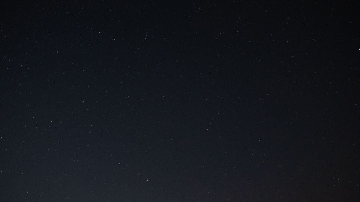 The Big Dipper and Little Dipper in the night sky.