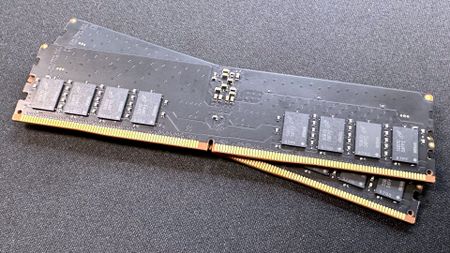 A photo of a 128 GB Crucial DDR5-6400 CUDIMM kit.