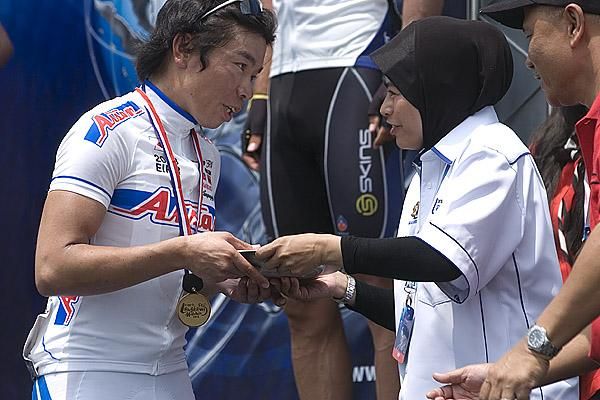 Taiji Nishitani (Aisan Racing Team) from Japan is presented with his trophy for his stage win in Parit Sulong.