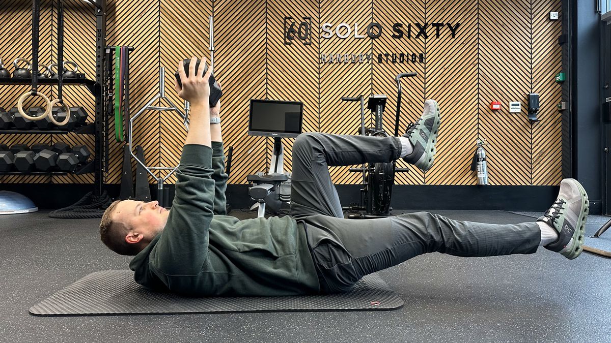 Ollie Thompson performing a dumbbell deadbug