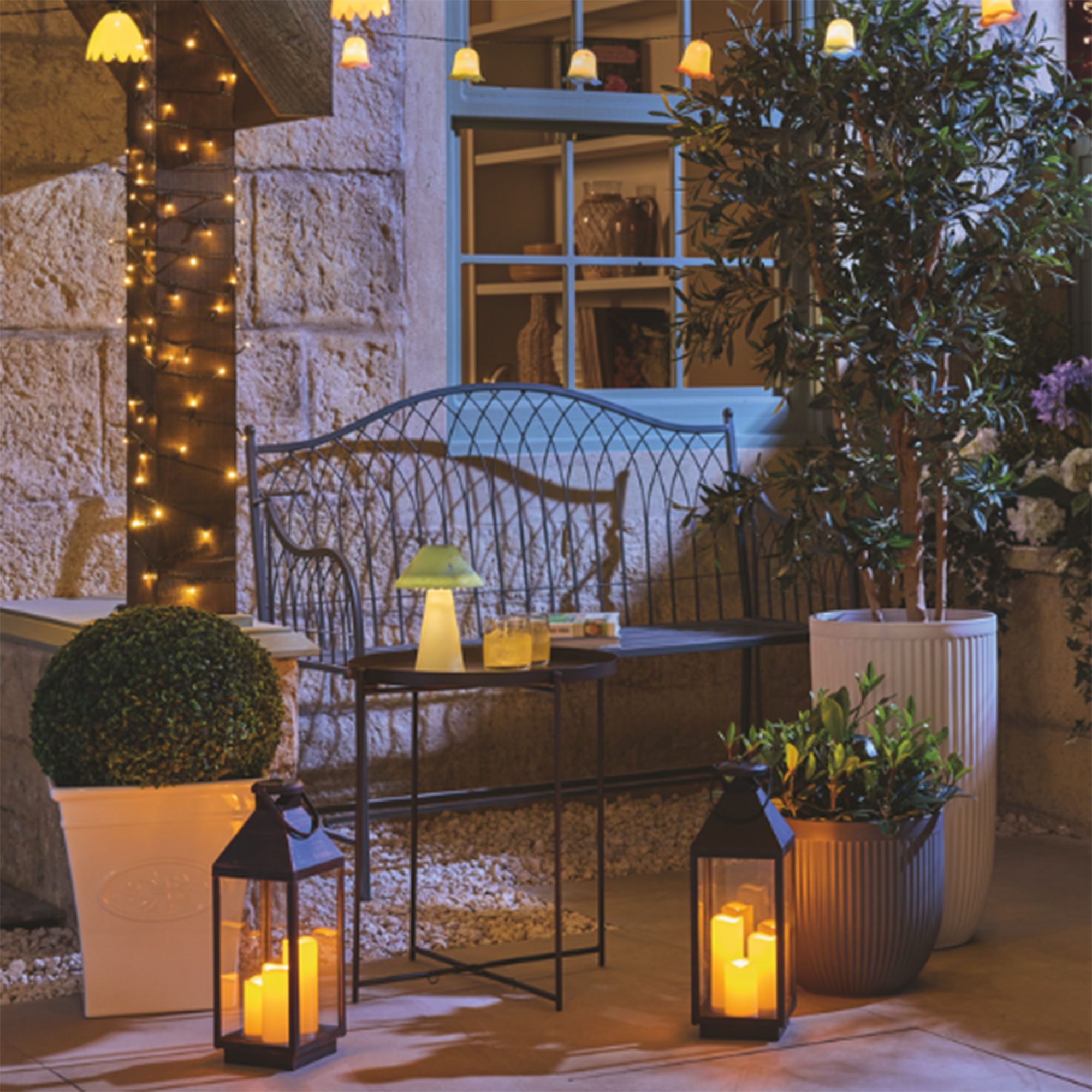 Garden lights in outdoor space from Aldi