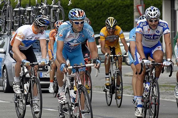 Claude and Gert Steegmans (Quick Step) head out for the 167km stage.