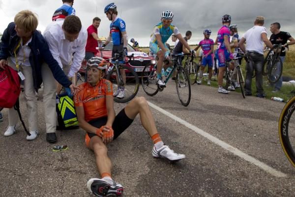 Mikel Astarloza (Euskaltel-Euskadi) had to abandon the Tour from injuries sustained in the crash with 25km to go in stage 6.