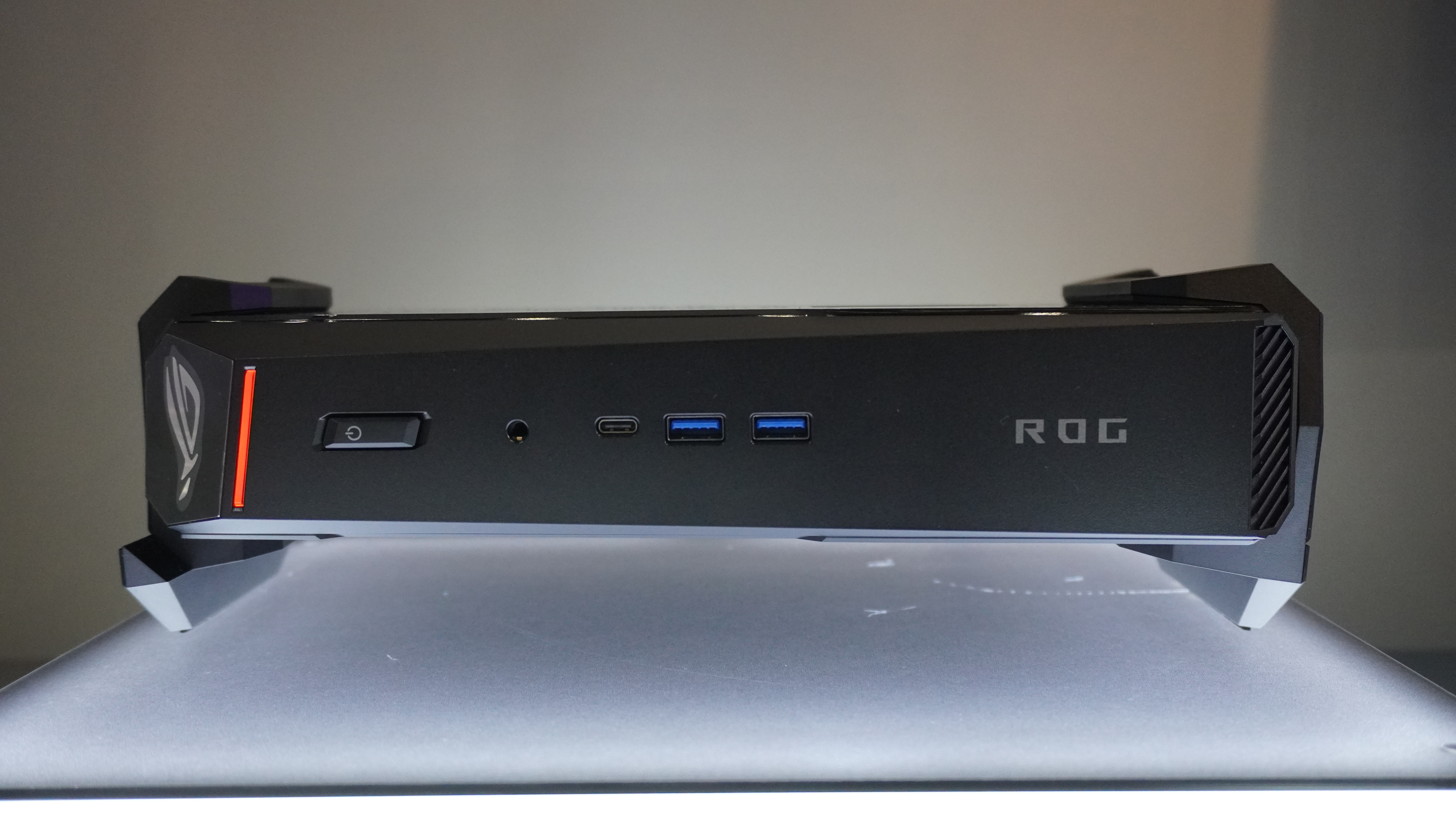 The front ports of the Asus ROG NUC 16