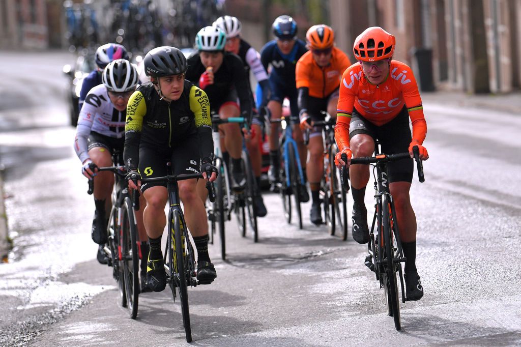 The main group of favourites in Li&egrave;ge-Bastogne-Li&egrave;ge Femmes