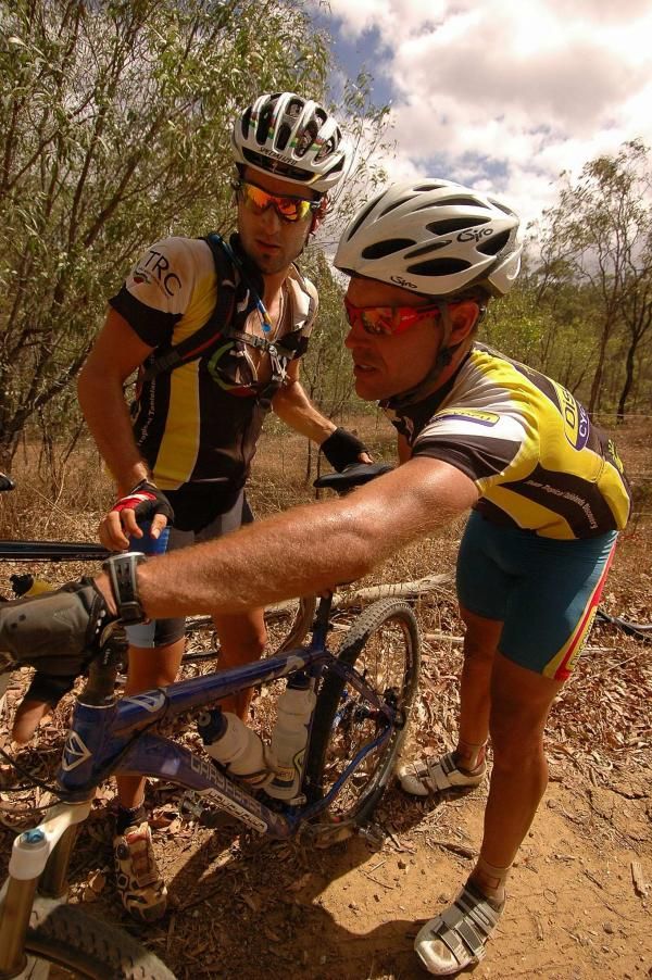 Steve Rankine and Isaac Tonello change a flat tyre