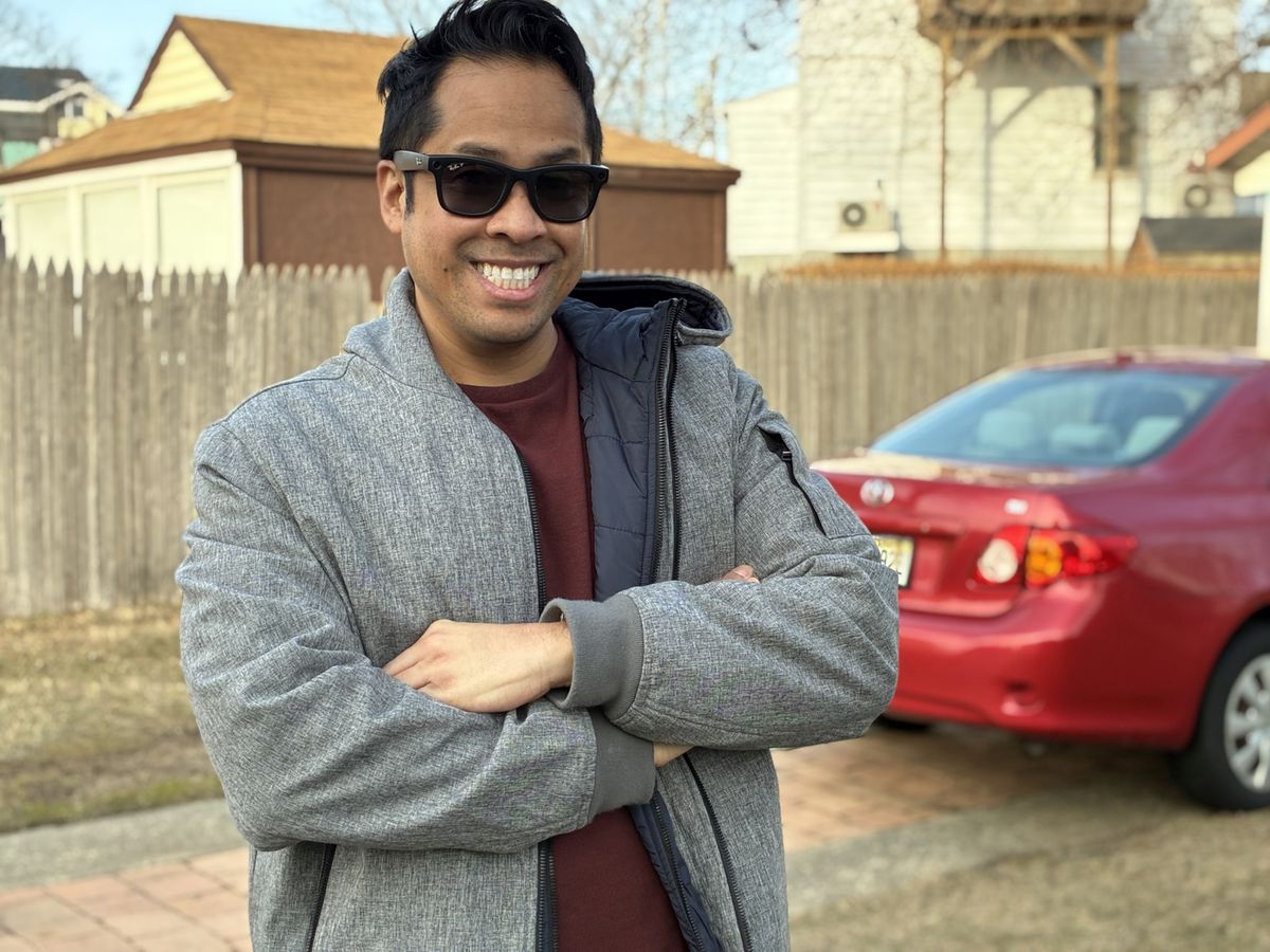 Apple iPhone 16e portrait sample.