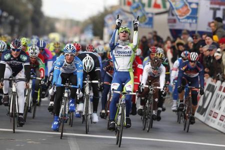 Elia Viviani (Liquigas-Cannondale) wins in Donoratico.