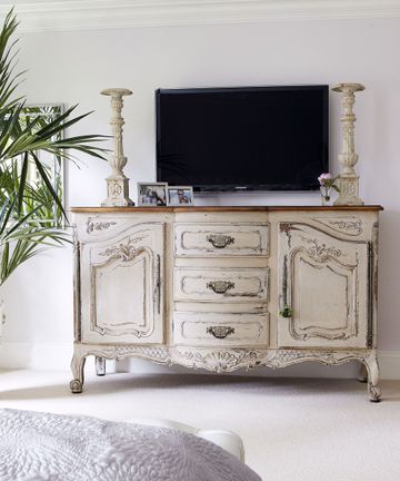 Bedroom TV ideas: 10 tips for styling a television | Homes & Gardens