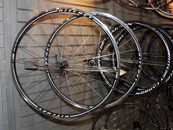 The new Zeta road wheels will feature welded and machined aluminum rims alloyed with vanadium and a shallow box-section profile to lend more comfort on rough roads.