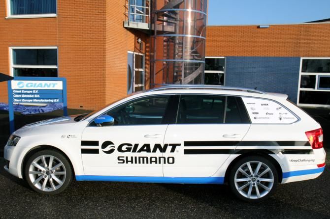Giant-Shimano team car