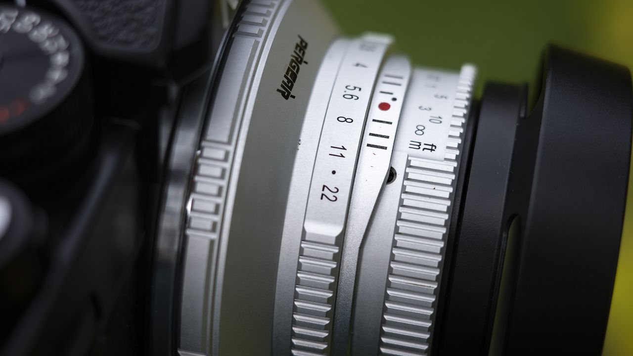 Close up of the Pergear 25mm f/1.7 lens