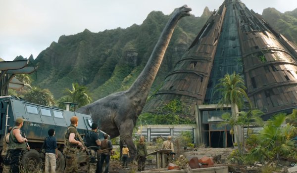 Jurassic World: Fallen Kingdom Brachiosaur strolling through the entrance plaza