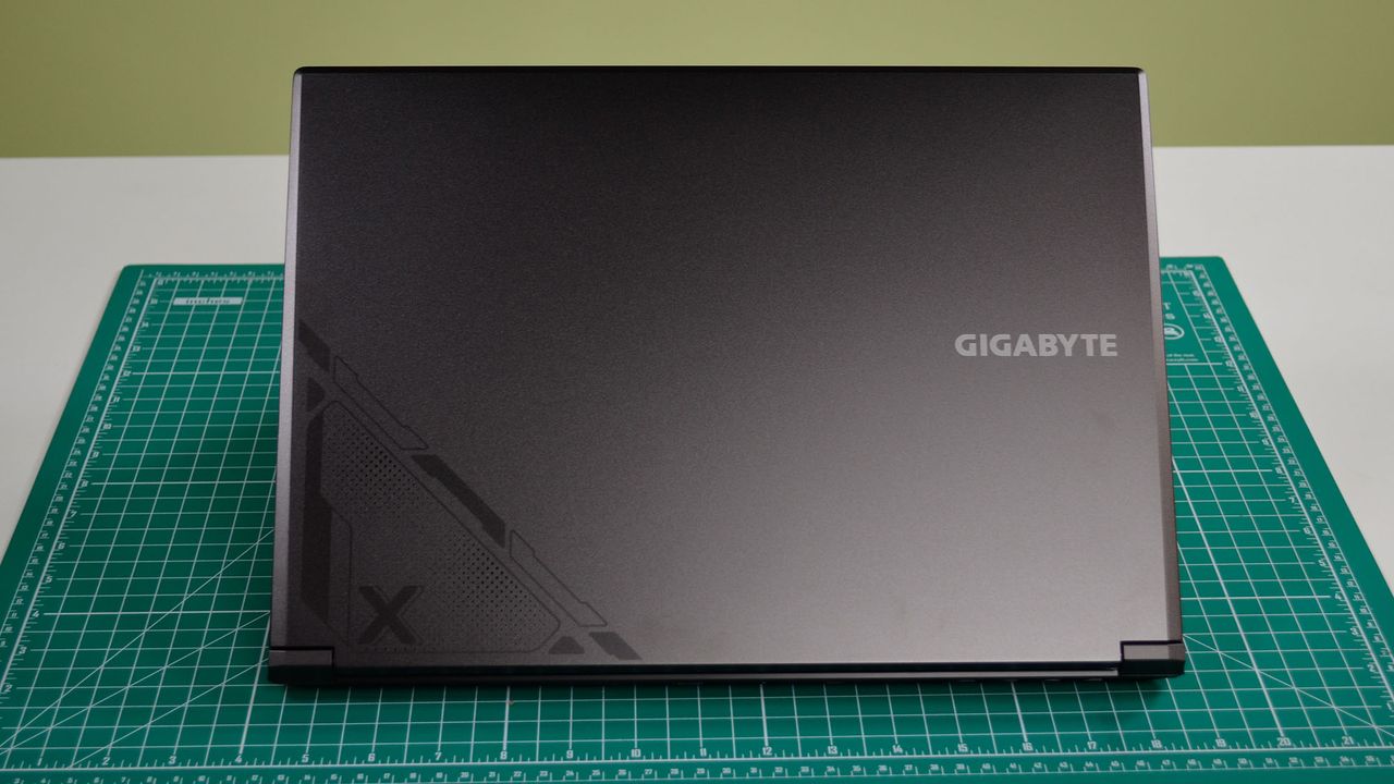 A Gigabyte Aorus G6X 9KG on a desk