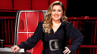 Kelly Clarkson Wore A Hilariously Large Belt On The Voice And The