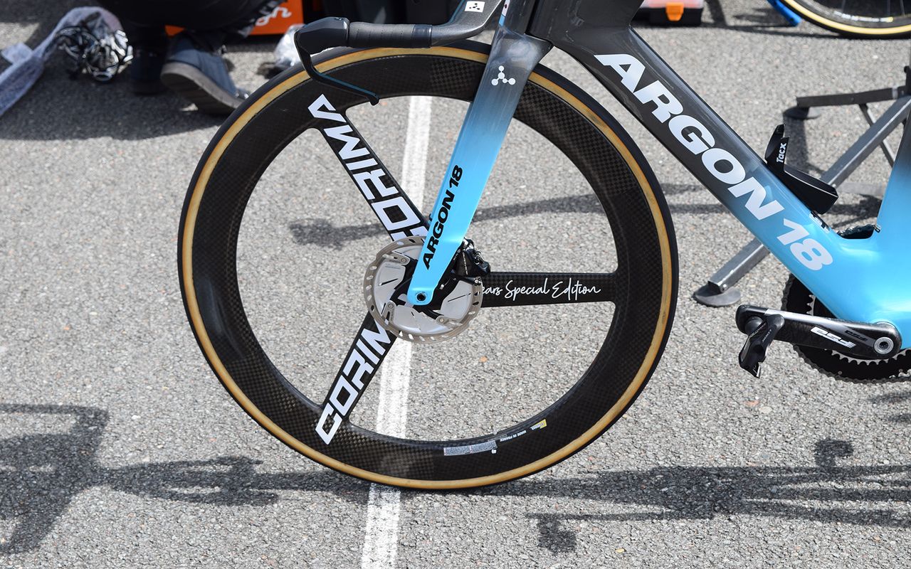 Like many new time trial bikes, the new Argon 18 has disc brakes front and rear