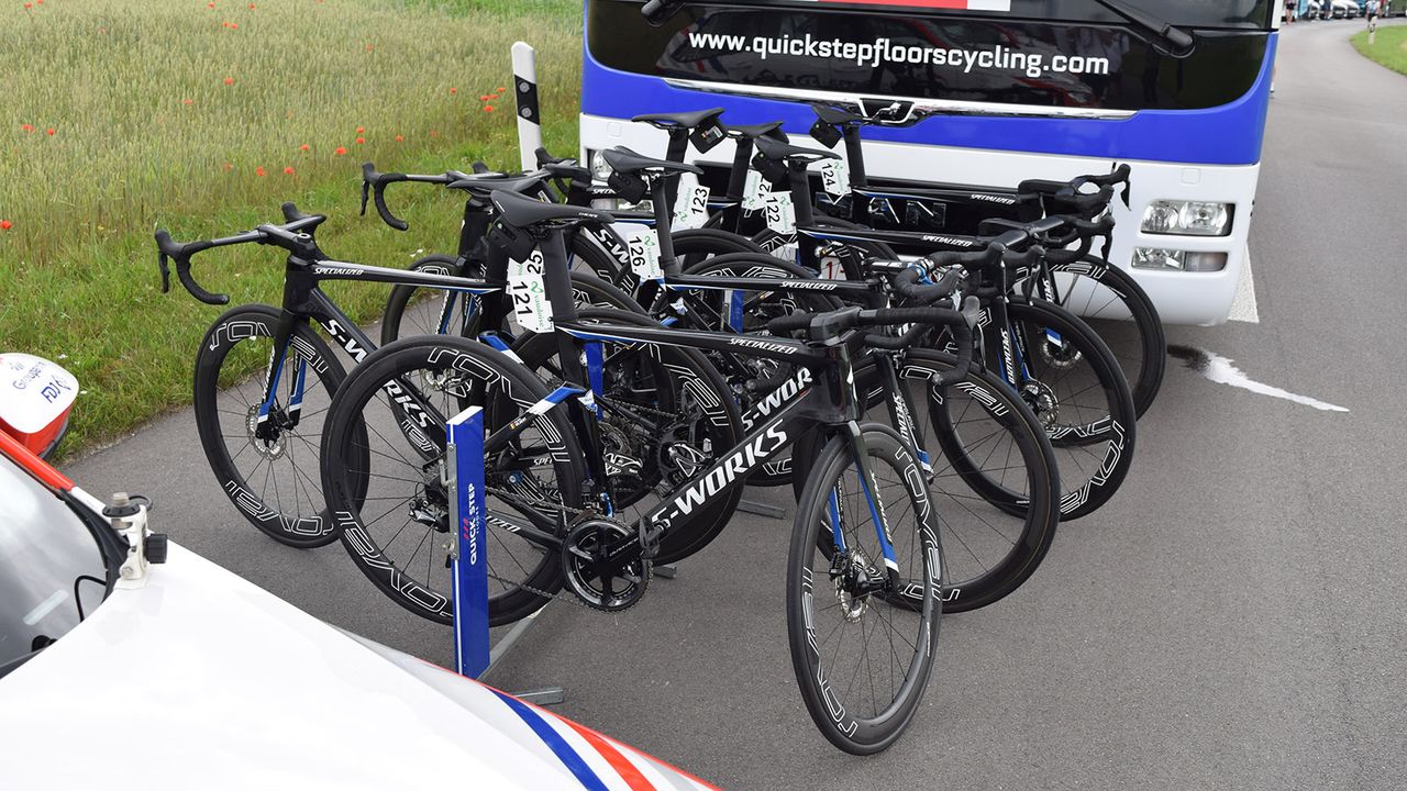 For several stages, nearly all of the Quick-Step Floors riders rode disc brakes on a mix of S-Works Tarmacs and an unreleased aero bike from Specialized