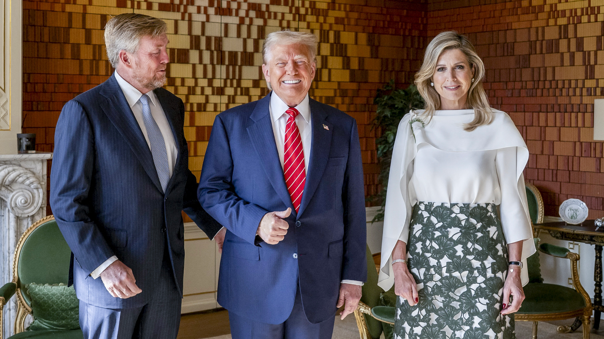 King Willem-Alexander, Donald Trump and Queen Maxima posing at Paleis Huis ten Bosch