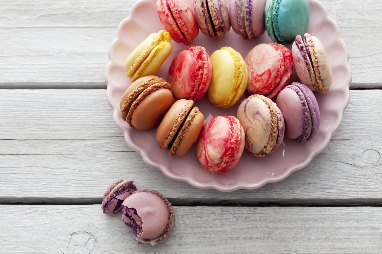 Plate of macarons 