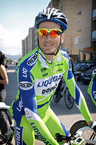 Ivan Basso (Liquigas-Doimo) awaits the start of stage two.