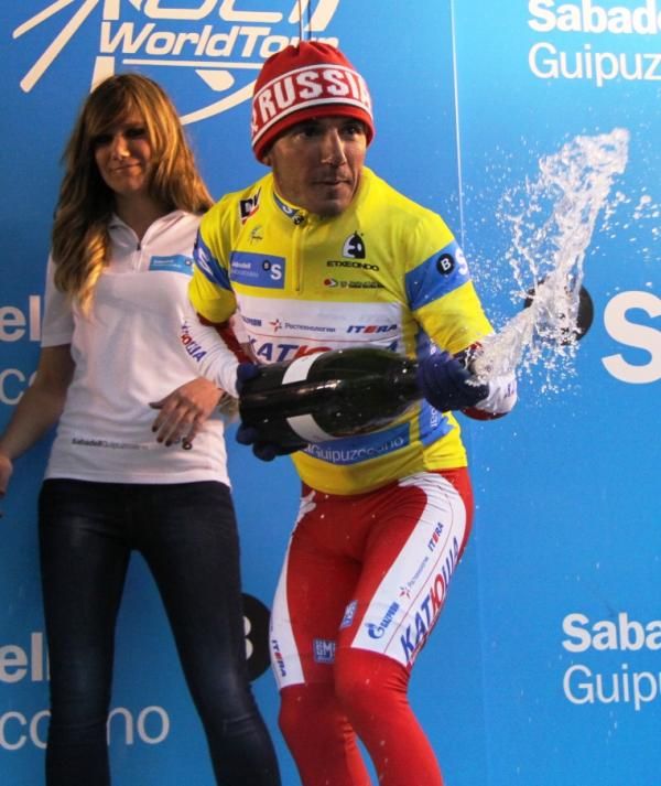 Joaquim Rodriguez Oliver (Katusha Team) opens the champagne