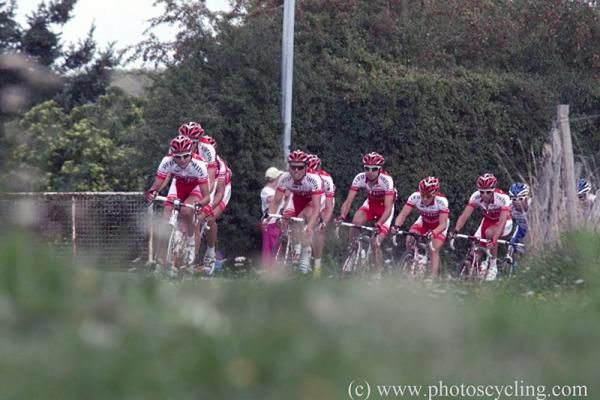 Rudy Mollard (Cofidis) leads the chase.