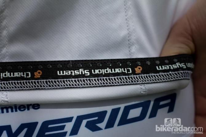 Silicon grippers should keep the jersey in place