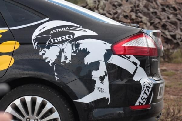 Alberto Contador's image on his team car