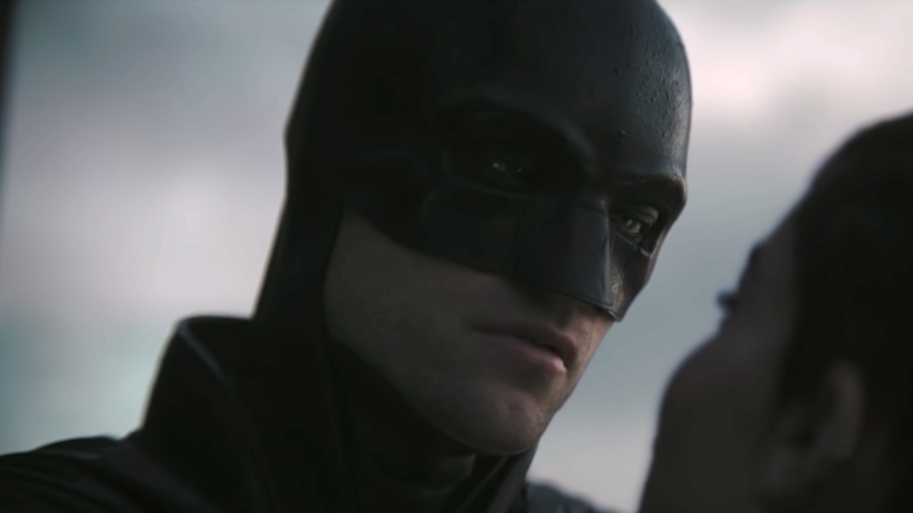 Robert Pattinson Describes The Challenge Of Wearing Batman's Cowl |  Cinemablend