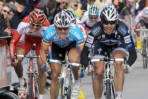 Alex Rasmussen (Saxo Bank) outsprints Gerald Ciolek (Milram) and Kevin Ista (Cofidis) to win stage one.