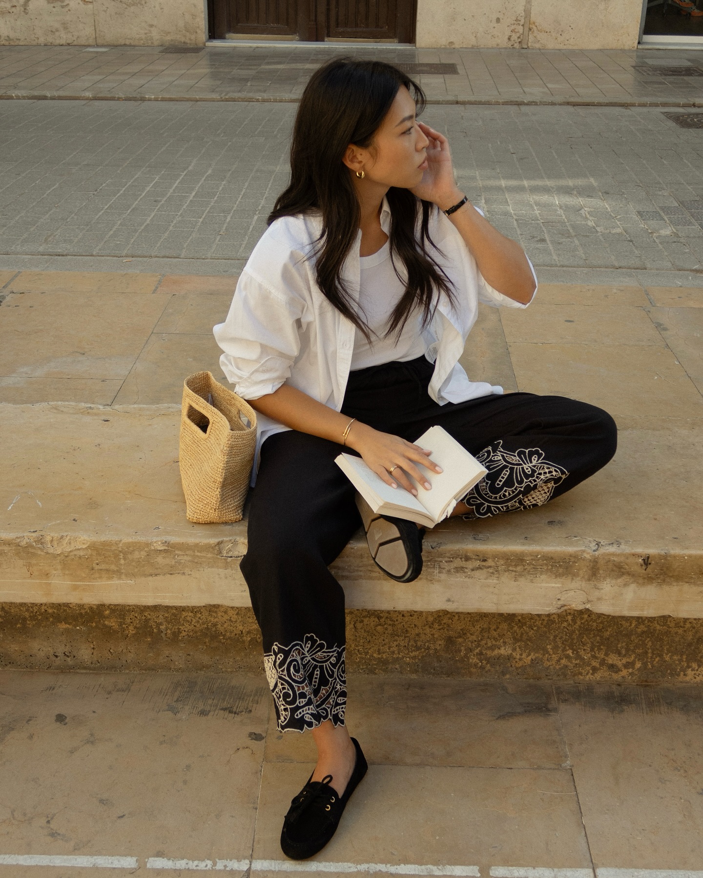 Simple Summer Outfits: @michellelin.lin wears black linen trousers and a linen shirt