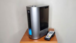 Dreo 713S Smart Humidifier and an air particle monitor