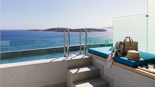 Suite with plunge pool