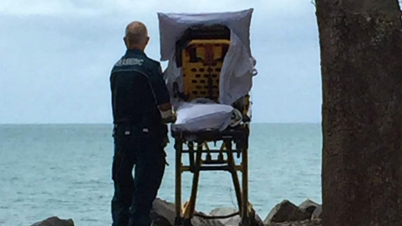 Paramedics give terminally-ill woman final beach visit