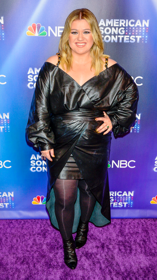 Kelly Clarkson arrives at NBC's 'American Song Contest' Week 2 Red Carpet at Universal Studios Hollywood on March 28, 2022 in Universal City, California