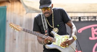 Eric Gales playing his Magneto signature S-style in the San Francisco sun