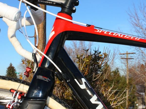 The front end of the bike features a straight 1 1/8" head tube.