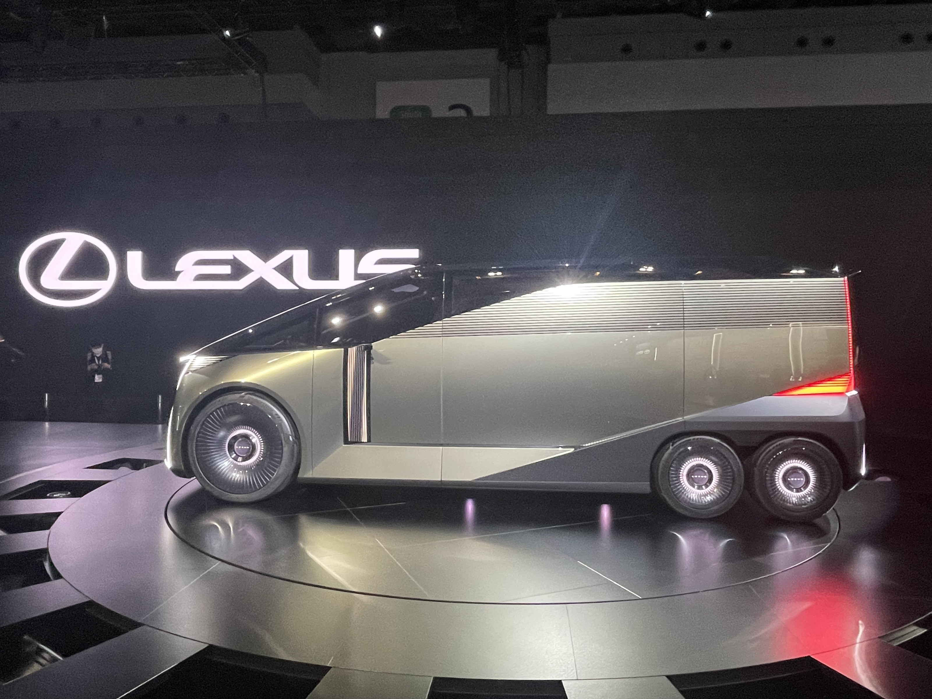 The six-wheeled Lexus LS Concept