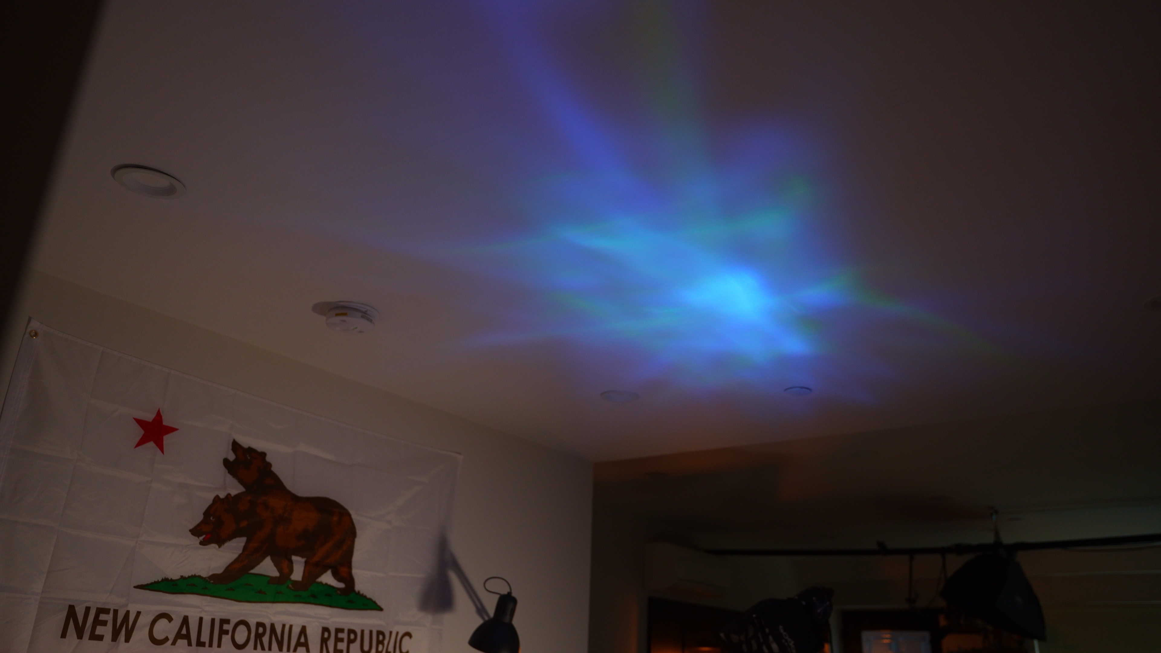 XGIMI MoGo 4 Laser - Ripple lens filter on ceiling