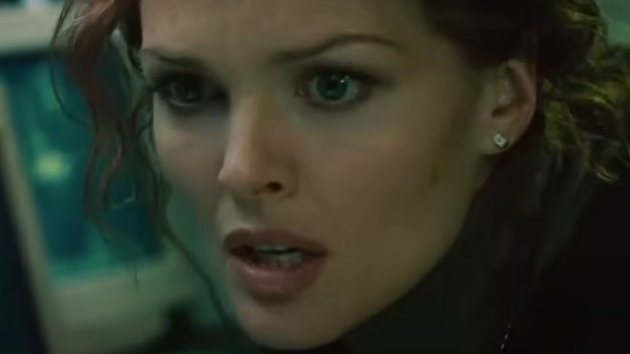Dina Meyer realizing that they're in the wrong place in Saw II