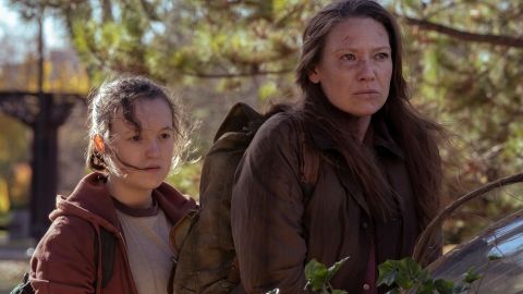 Bella Ramsey as Ellie and Anna Torv as Tess in The Last of Us